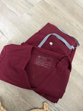 FIGS women Maroon Scrub Pants and top - Technical Comfort